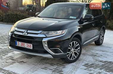 Позашляховик / Кросовер Mitsubishi Outlander 2016 в Рівному