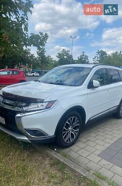 Позашляховик / Кросовер Mitsubishi Outlander 2016 в Одесі