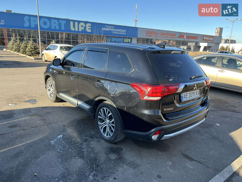 Внедорожник / Кроссовер Mitsubishi Outlander 2017 в Кривом Роге