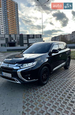 Позашляховик / Кросовер Mitsubishi Outlander 2021 в Києві