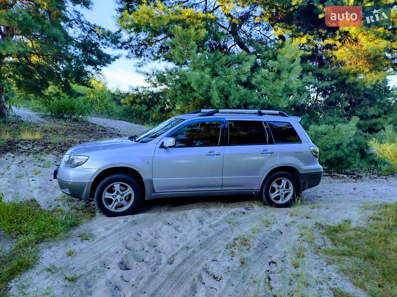 Внедорожник / Кроссовер Mitsubishi Outlander 2003 в Киеве