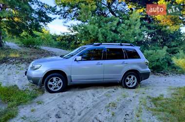 Внедорожник / Кроссовер Mitsubishi Outlander 2003 в 