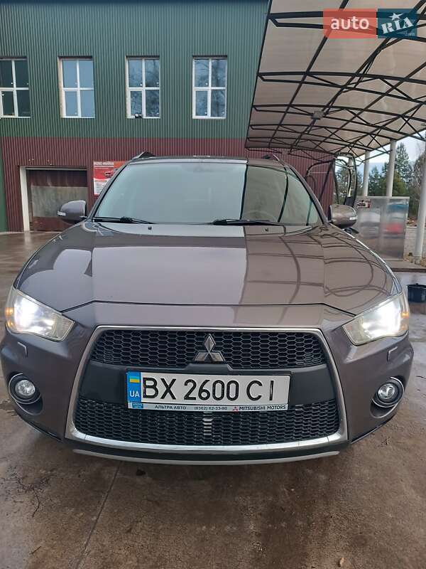 Позашляховик / Кросовер Mitsubishi Outlander 2011 в Славуті