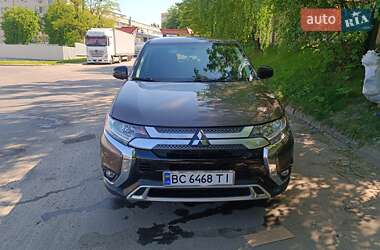 Позашляховик / Кросовер Mitsubishi Outlander 2018 в Львові