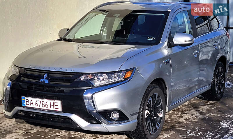 Позашляховик / Кросовер Mitsubishi Outlander 2017 в Черкасах