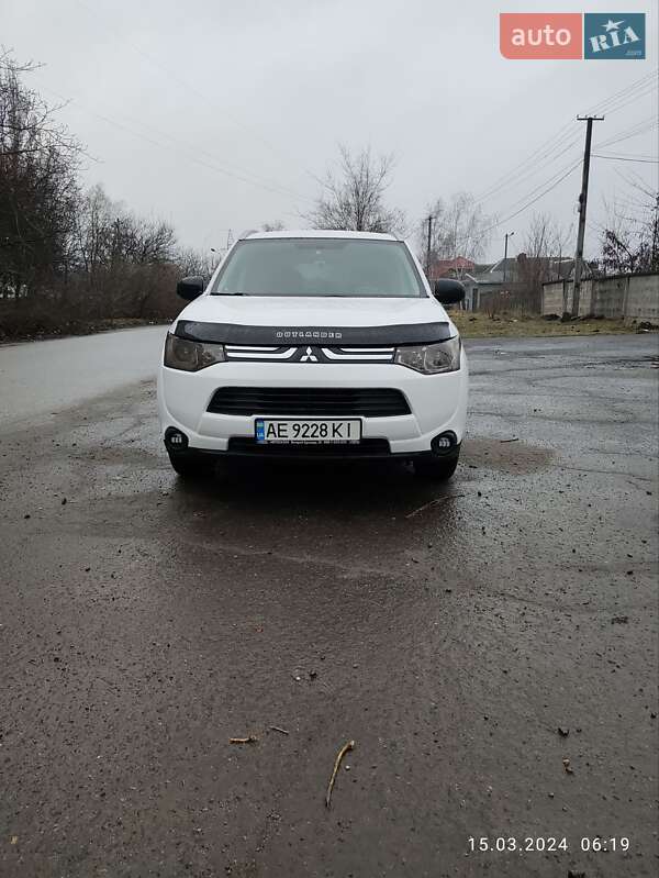 Позашляховик / Кросовер Mitsubishi Outlander 2013 в Кривому Розі фото 7 Позашляховик / Кросовер Mitsubishi Outlander 2013 в Кривому Розі