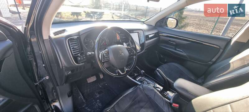 Позашляховик / Кросовер Mitsubishi Outlander 2018 в Чернівцях фото 10 Позашляховик / Кросовер Mitsubishi Outlander 2018 в Чернівцях