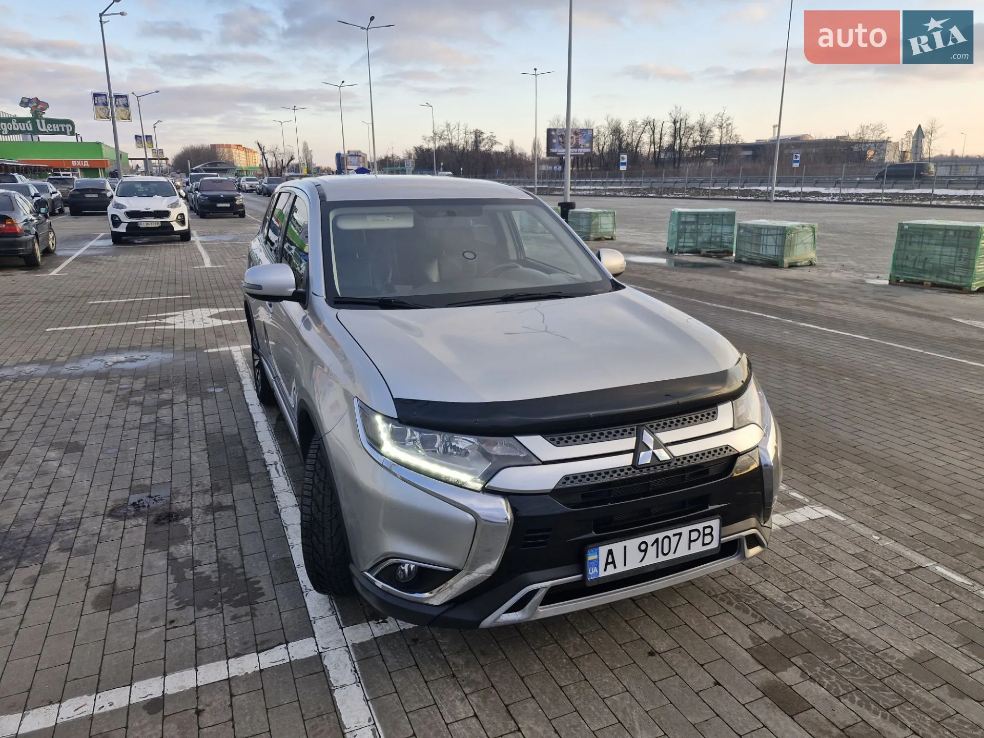 2019 Mitsubishi Outlander - мініатюра 2