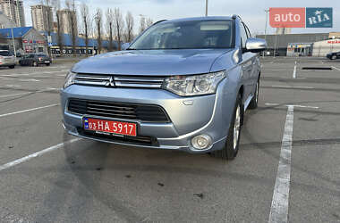 Позашляховик / Кросовер Mitsubishi Outlander 2014 в Києві