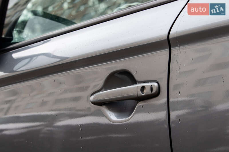 Позашляховик / Кросовер Mitsubishi Outlander 2015 в Львові фото 27 Позашляховик / Кросовер Mitsubishi Outlander 2015 в Львові