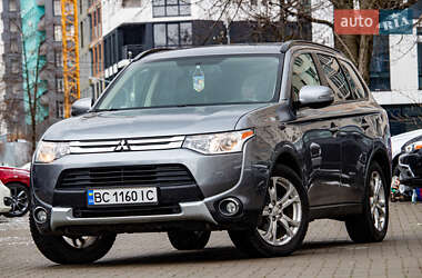 Позашляховик / Кросовер Mitsubishi Outlander 2015 в Львові