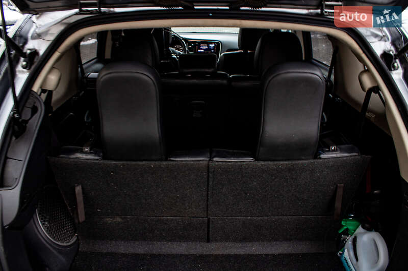 Позашляховик / Кросовер Mitsubishi Outlander 2015 в Львові фото 24 Позашляховик / Кросовер Mitsubishi Outlander 2015 в Львові