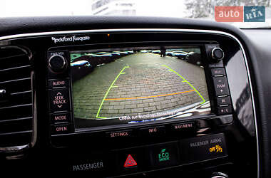 Внедорожник / Кроссовер Mitsubishi Outlander 2015 в 