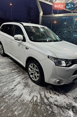 Внедорожник / Кроссовер Mitsubishi Outlander 2014 в Харькове