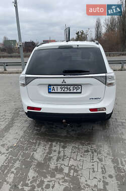 Внедорожник / Кроссовер Mitsubishi Outlander 2013 в Буче