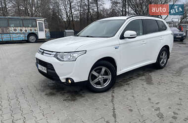 Внедорожник / Кроссовер Mitsubishi Outlander 2013 в Буче