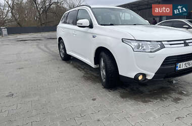 Внедорожник / Кроссовер Mitsubishi Outlander 2013 в Буче