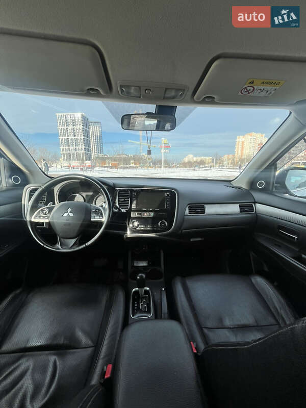 Внедорожник / Кроссовер Mitsubishi Outlander 2013 в Львове
