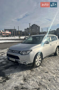 Позашляховик / Кросовер Mitsubishi Outlander 2013 в Львові