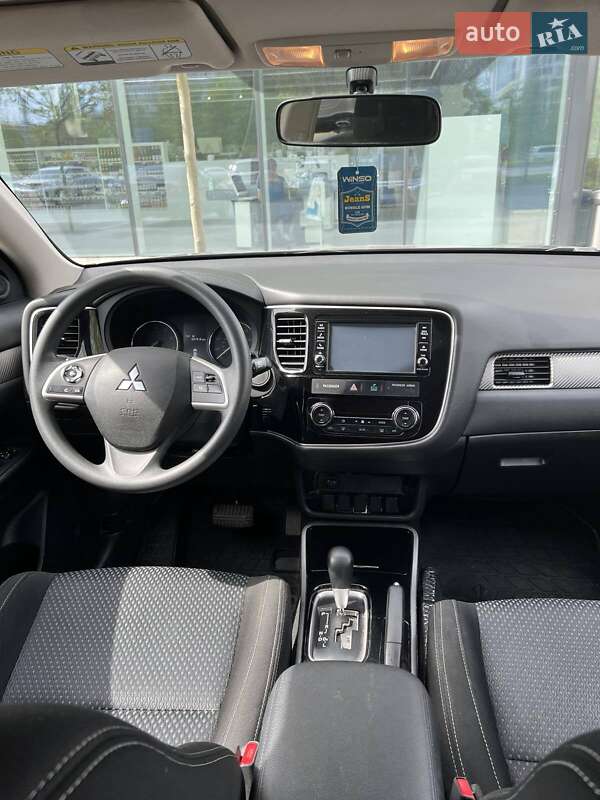 Позашляховик / Кросовер Mitsubishi Outlander 2017 в Львові