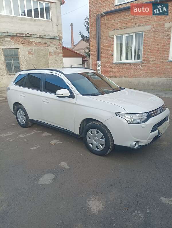 Позашляховик / Кросовер Mitsubishi Outlander 2013 в Чемерівцях