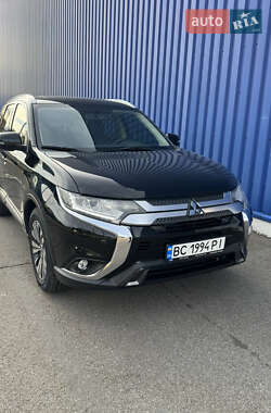 Позашляховик / Кросовер Mitsubishi Outlander 2020 в Львові