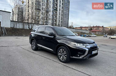 Позашляховик / Кросовер Mitsubishi Outlander 2020 в Львові