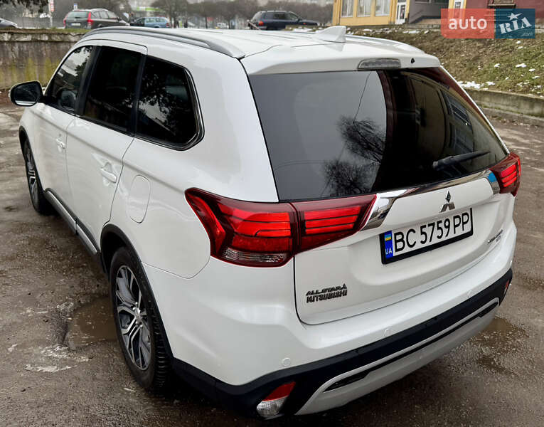 Внедорожник / Кроссовер Mitsubishi Outlander 2018 в Львове