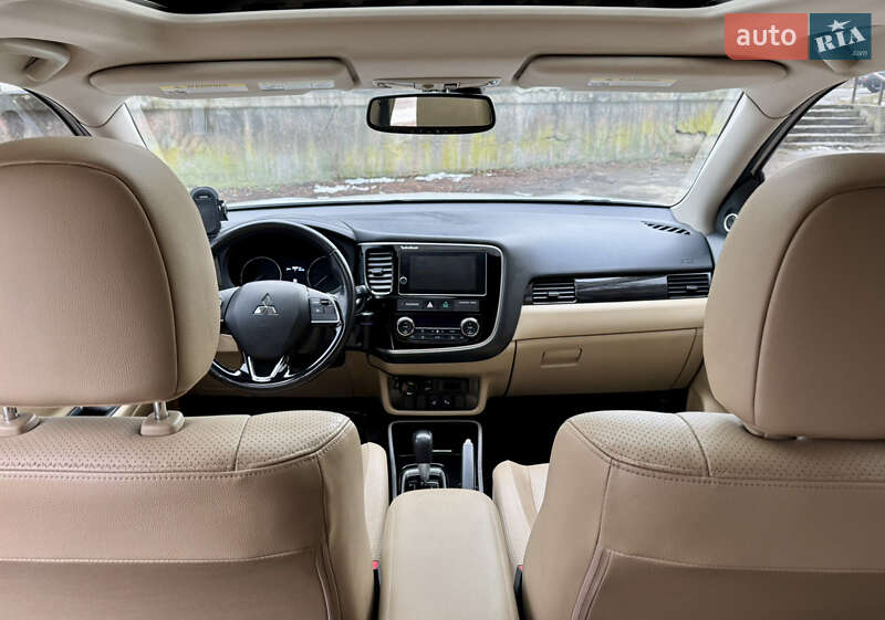 Внедорожник / Кроссовер Mitsubishi Outlander 2018 в Львове