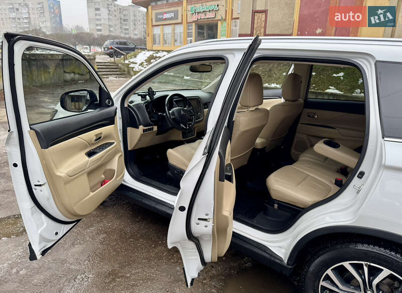 Внедорожник / Кроссовер Mitsubishi Outlander 2018 в Львове