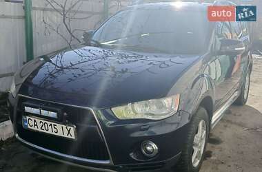Внедорожник / Кроссовер Mitsubishi Outlander 2012 в 