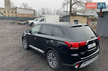 Внедорожник / Кроссовер Mitsubishi Outlander 2020 в 