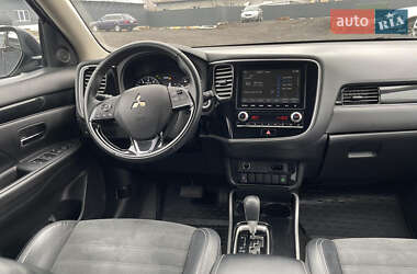 Внедорожник / Кроссовер Mitsubishi Outlander 2020 в 