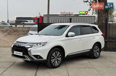 Позашляховик / Кросовер Mitsubishi Outlander 2020 в Києві