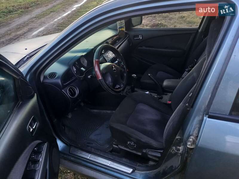 Внедорожник / Кроссовер Mitsubishi Outlander 2003 в Великой Михайловке фото 4 Внедорожник / Кроссовер Mitsubishi Outlander 2003 в Великой Михайловке