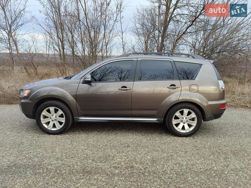 Внедорожник / Кроссовер Mitsubishi Outlander 2011 в Новомосковске