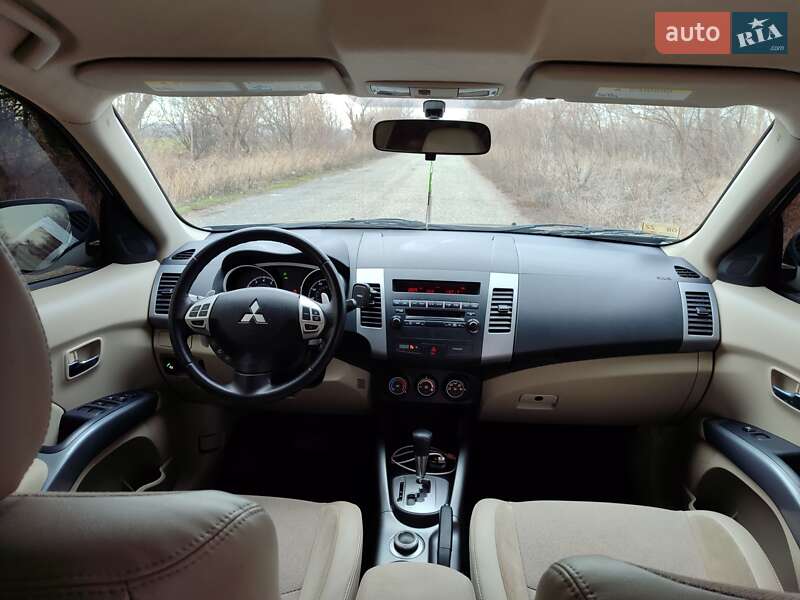 Внедорожник / Кроссовер Mitsubishi Outlander 2011 в Новомосковске