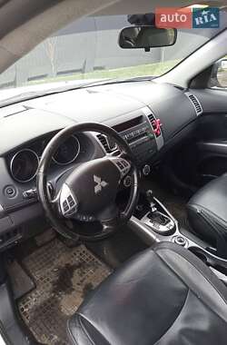 Внедорожник / Кроссовер Mitsubishi Outlander 2011 в 