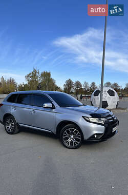 Позашляховик / Кросовер Mitsubishi Outlander 2016 в 