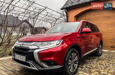 Позашляховик / Кросовер Mitsubishi Outlander 2023 в Чернівцях