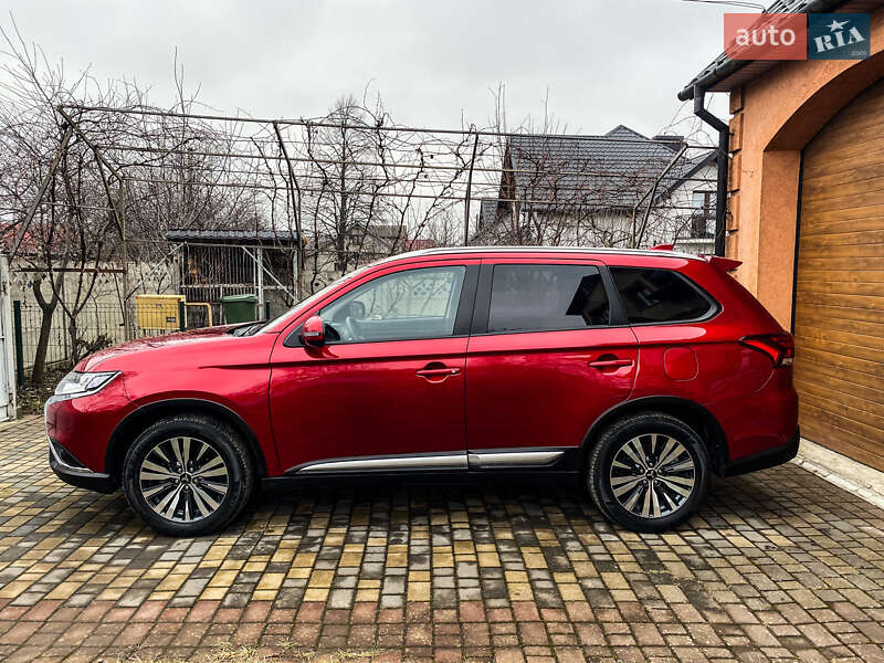 Внедорожник / Кроссовер Mitsubishi Outlander 2023 в Черновцах фото 17 Внедорожник / Кроссовер Mitsubishi Outlander 2023 в Черновцах