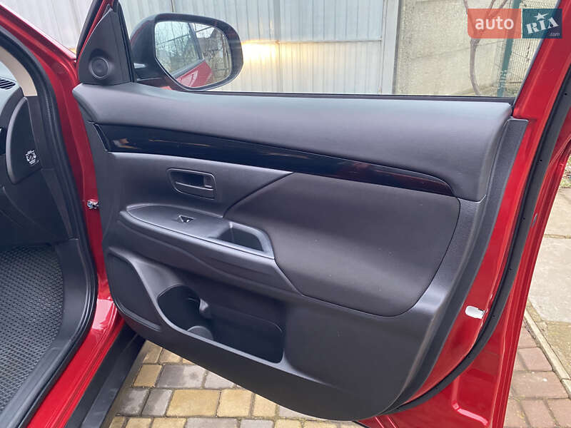 Внедорожник / Кроссовер Mitsubishi Outlander 2023 в Черновцах фото 29 Внедорожник / Кроссовер Mitsubishi Outlander 2023 в Черновцах