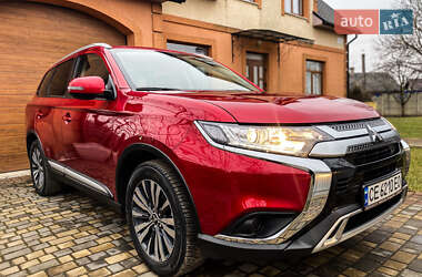 Позашляховик / Кросовер Mitsubishi Outlander 2023 в Чернівцях