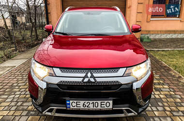 Позашляховик / Кросовер Mitsubishi Outlander 2023 в Чернівцях