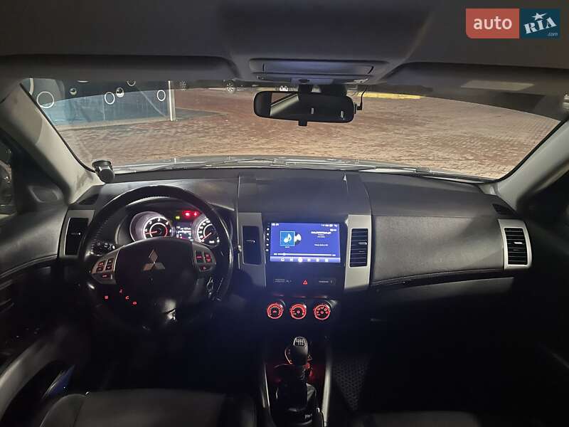 Внедорожник / Кроссовер Mitsubishi Outlander 2011 в Ровно