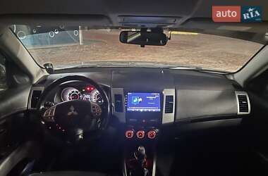 Внедорожник / Кроссовер Mitsubishi Outlander 2011 в 