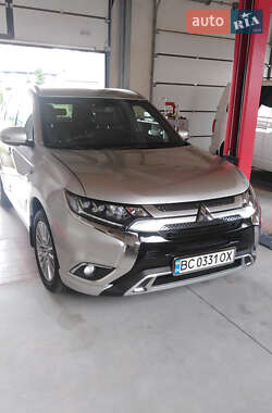 Внедорожник / Кроссовер Mitsubishi Outlander 2019 в Львове