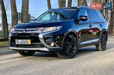 Позашляховик / Кросовер Mitsubishi Outlander 2016 в Стрию