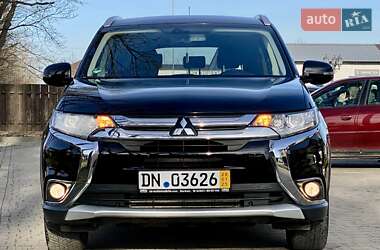 Позашляховик / Кросовер Mitsubishi Outlander 2016 в Стрию