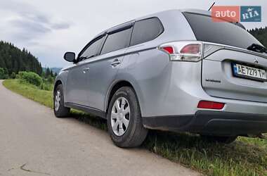 Внедорожник / Кроссовер Mitsubishi Outlander 2013 в 